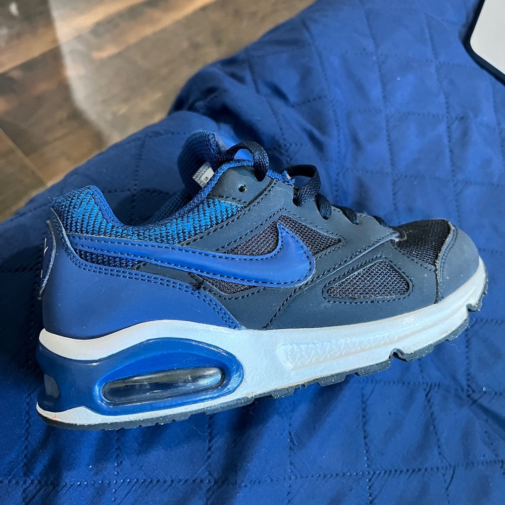 Nike Air Max IVO PS ‘Dark Obsidian’ Kids Sneakers - Size 1.5Y Gently Worn - Picture 4 of 6